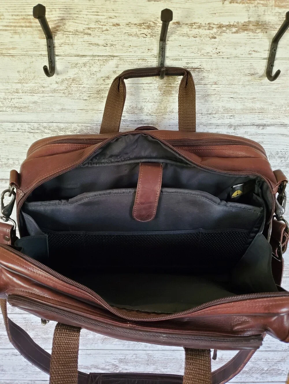 Avenues America Genuine Leather Multi-Pocket Messenger Bag Briefcase Vintage